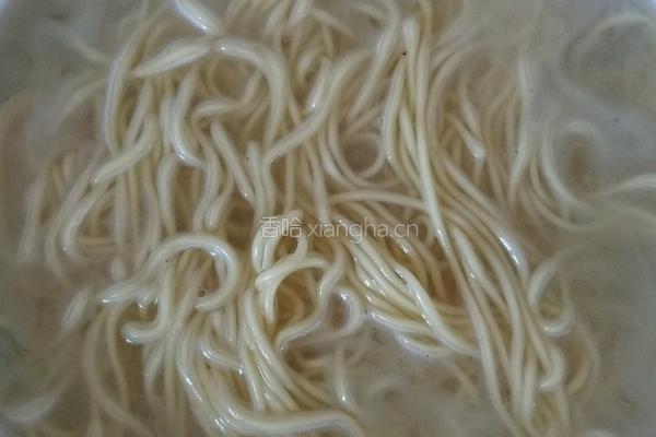 虾仁炒面的做法图解6