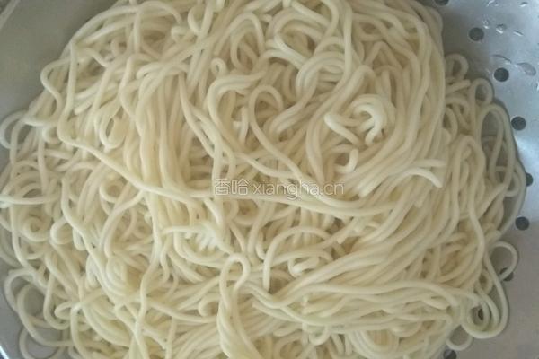 虾仁炒面的做法图解7