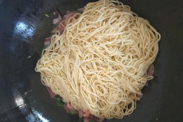 虾仁炒面的做法图解12