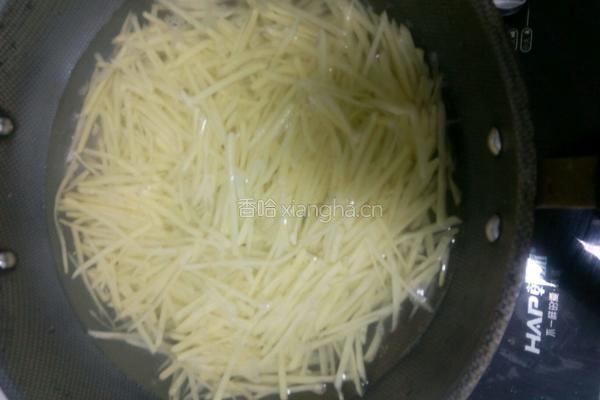 土豆丝炒尖椒的做法图解3