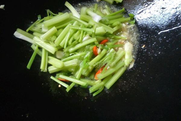 芹菜香干炒肉的做法图解10