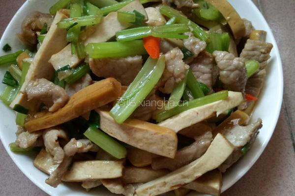 芹菜香干炒肉的做法图解16