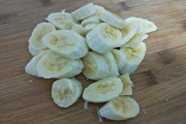 香蕉松饼的做法图解2
