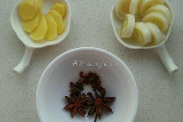 白菜冻豆腐炖粉条的做法图解1