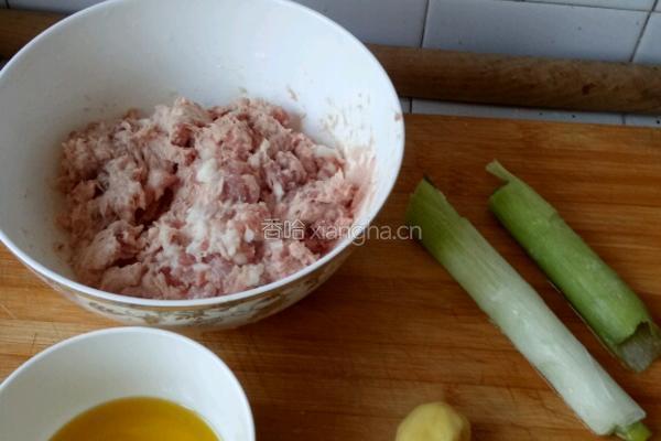 酸菜肉包子的做法图解2