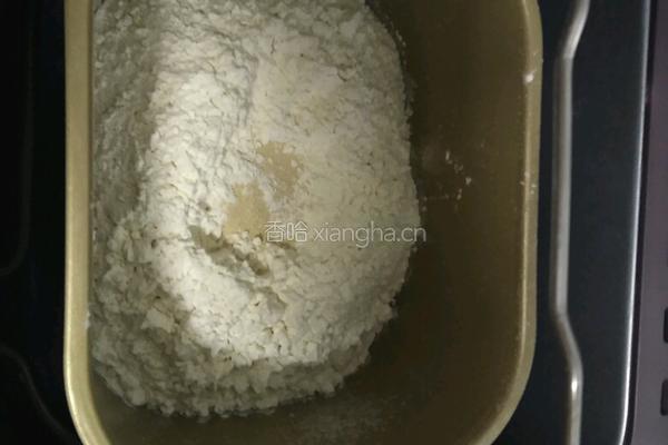 蔓莓蜗牛面包的做法图解1