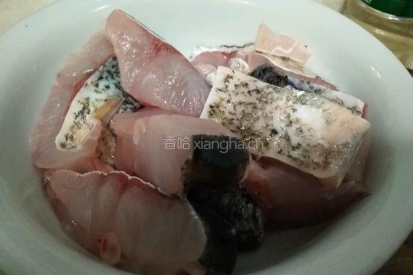鱼煮豆腐的做法图解1
