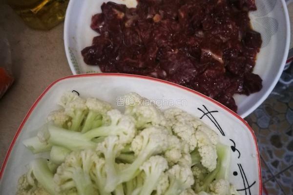 菜花炒牛肉的做法图解1