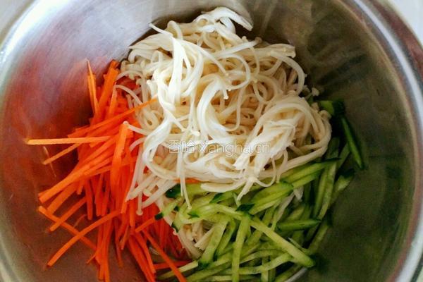 黄瓜丝拌金针菇的做法图解6