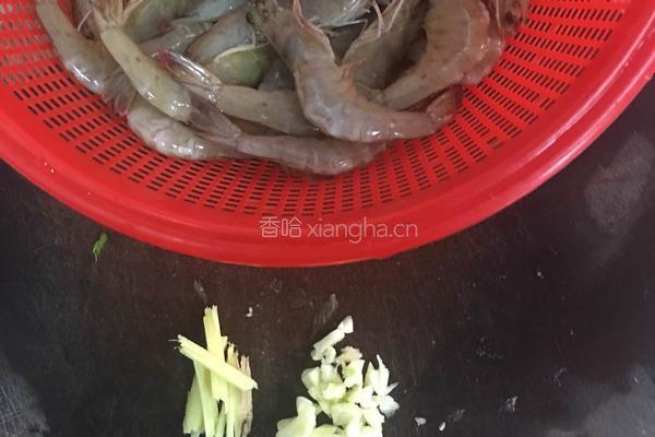 酱汁大虾的做法图解1
