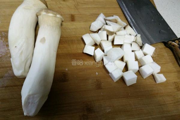 杏鲍菇炒肉的做法图解1