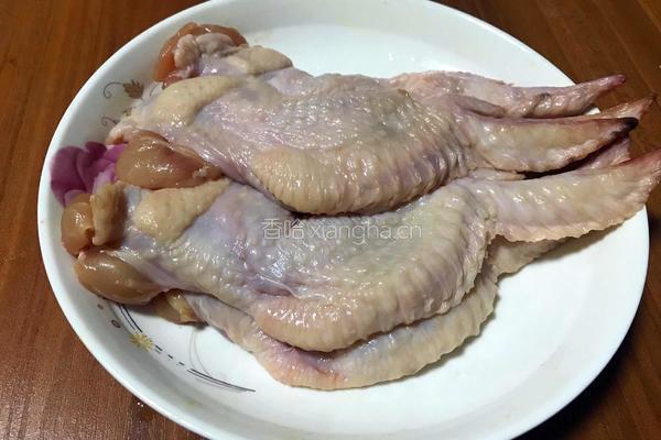 鸡翅包饭的做法图解1