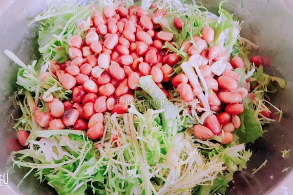 凉拌苦苣花生米的做法图解2