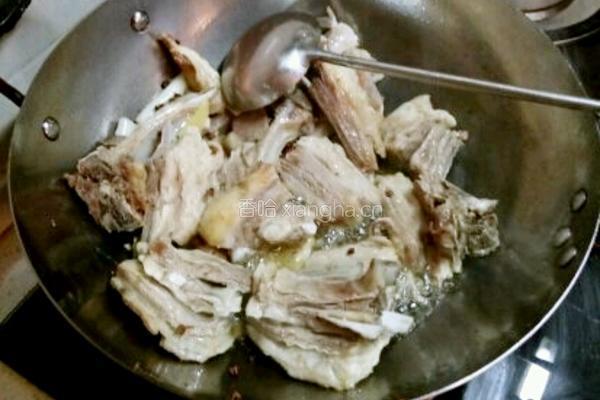 鲁菜大师蒋家菜秘制酱烧羊排萝卜的做法图解3