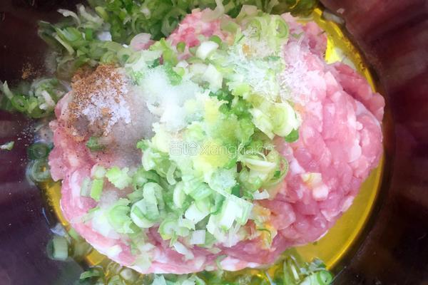 西红柿鲜肉馄饨的做法图解3
