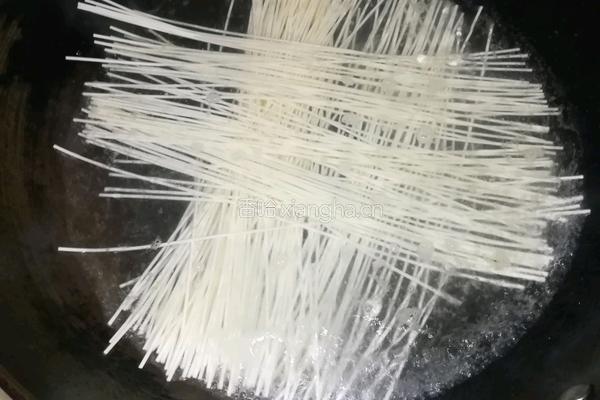 酸菜面的做法图解6