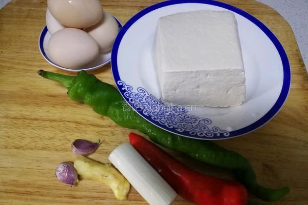 豆腐炒鸡蛋的做法图解1