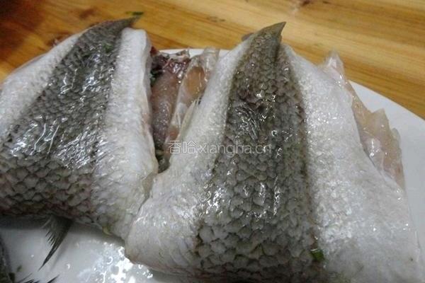 香葱奎龙鱼肉饼的做法图解2