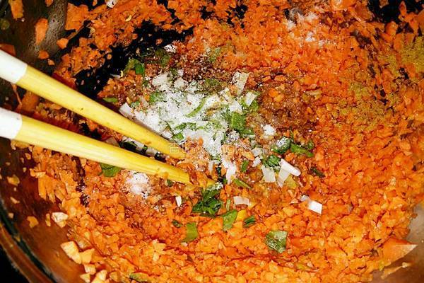 胡萝卜肉馅翡翠饺子的做法图解11