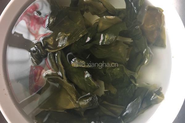 排骨海带汤的做法图解2