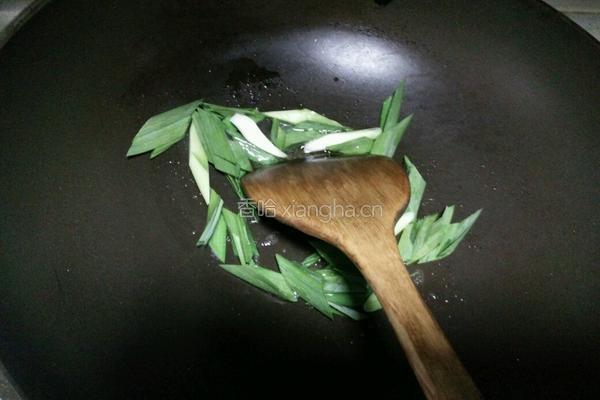 胡萝卜炒茭白的做法图解5