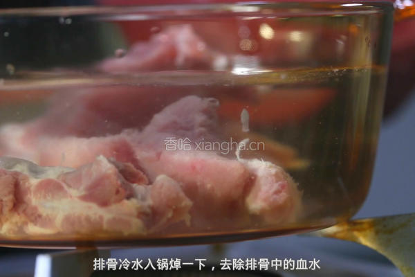 板栗玉米排骨汤的做法图解3