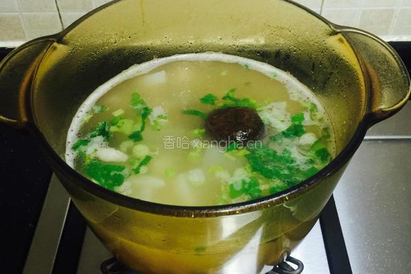 冬菇瑶柱排骨萝卜汤的做法图解10