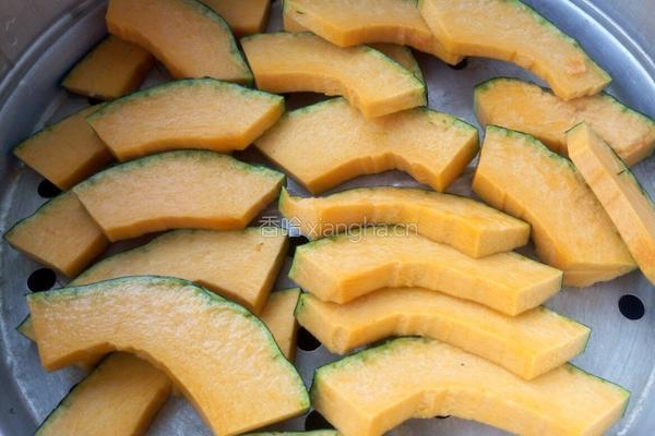 奶香豆沙南瓜饼的做法图解1