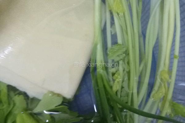 猪肉炒豆腐皮的做法图解1