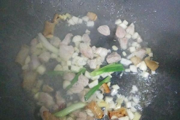 猪肉炒豆腐皮的做法图解3