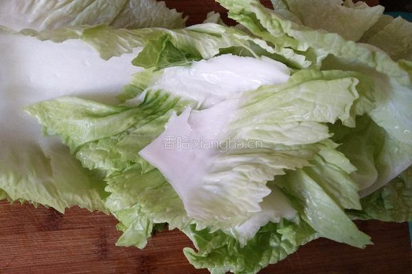 白菜香菇油面筋煲的做法图解1