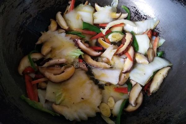 白菜香菇油面筋煲的做法图解8