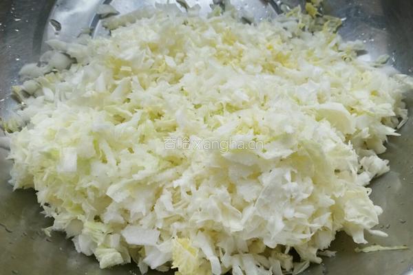 雞蛋韭菜餃子和白菜豆干餃子的做法图解3