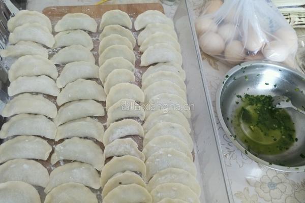 雞蛋韭菜餃子和白菜豆干餃子的做法图解9