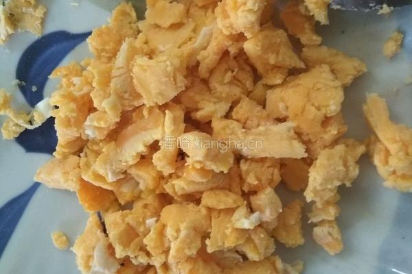 咸蛋黄炒土豆丝的做法图解2