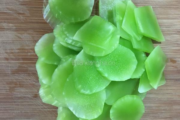 炝炒土豆莴笋片的做法图解2