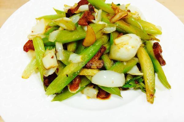百合西芹炒腊肉的做法图解9