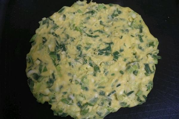 蒜苗鸡蛋玉米面煎饼的做法图解3