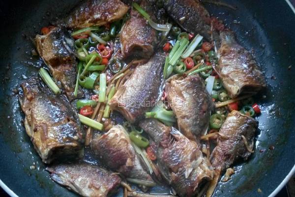香煎鲫鱼的做法图解10