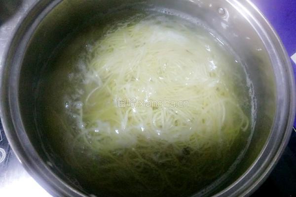 凉拌菠菜粉条黑木耳的做法图解6