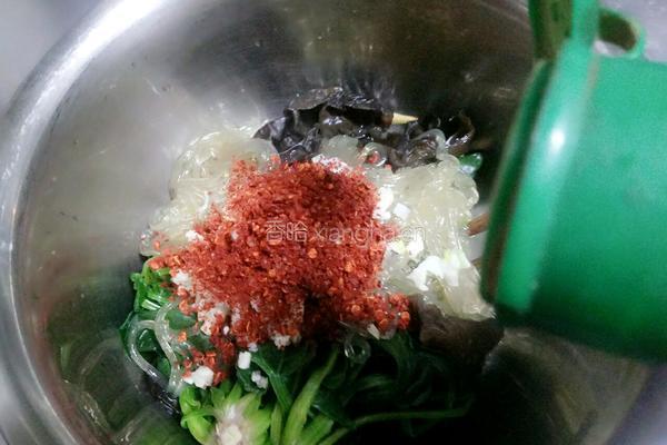 凉拌菠菜粉条黑木耳的做法图解9