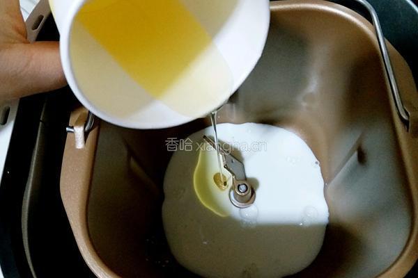 自制培根大虾披萨的做法图解3