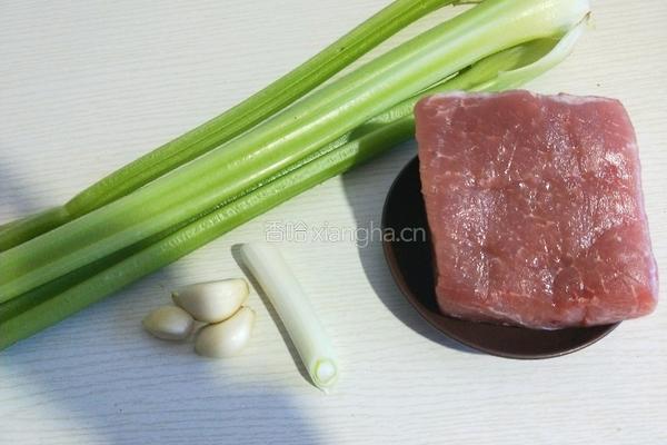 芹菜炒里脊的做法图解1