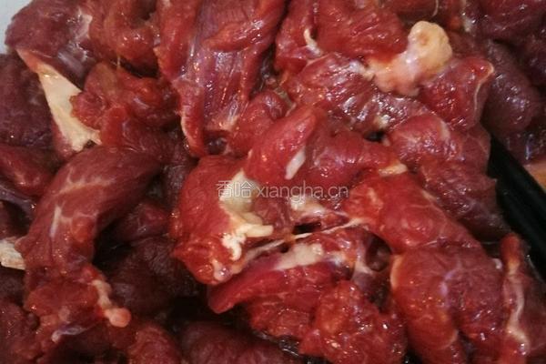 牛肉炒菜心的做法图解1