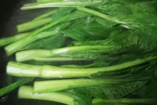牛肉炒菜心的做法图解2