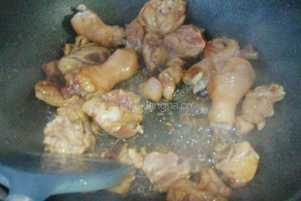 榛蘑炖鸡腿的做法图解5