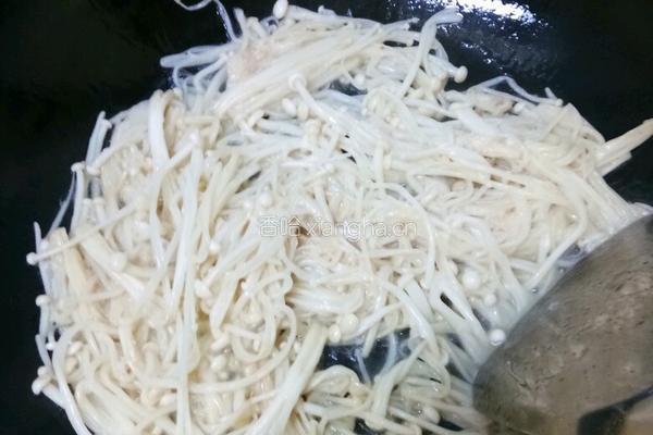 金针菇焖豆腐的做法图解3