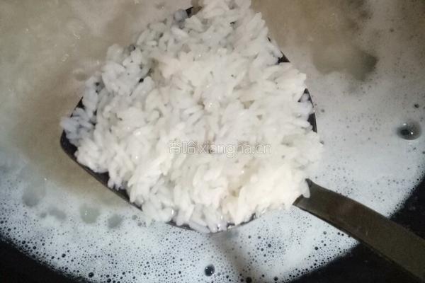 土豆猪肉闷饭的做法图解4