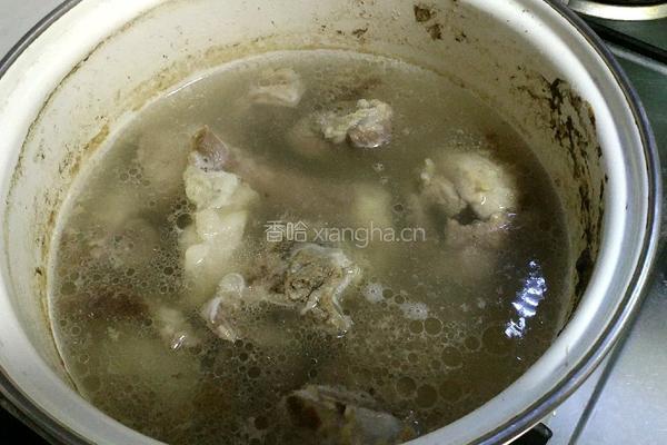 土豆筒骨汤的做法图解4
