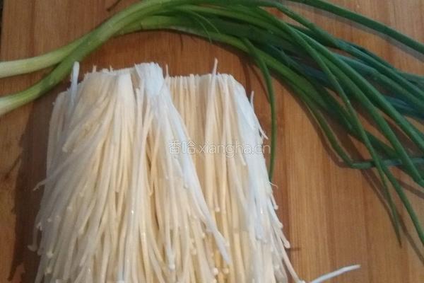 凉拌金针菇的做法图解1